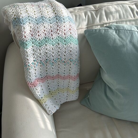 Vintage Handknit Baby Girl Boy Stripped White Pink Blanket - Picture 4 of 9